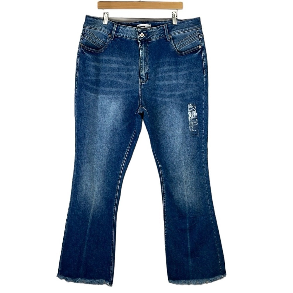 NWOT KanCan Womens Jeans SZ 22 Stretch Flare Distressed Bottom Unique High Rise
